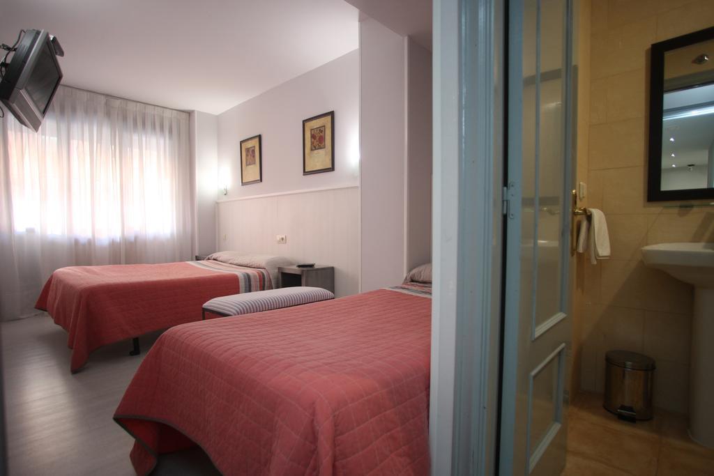 Hostal Santa Barbara Soria Ngoại thất bức ảnh